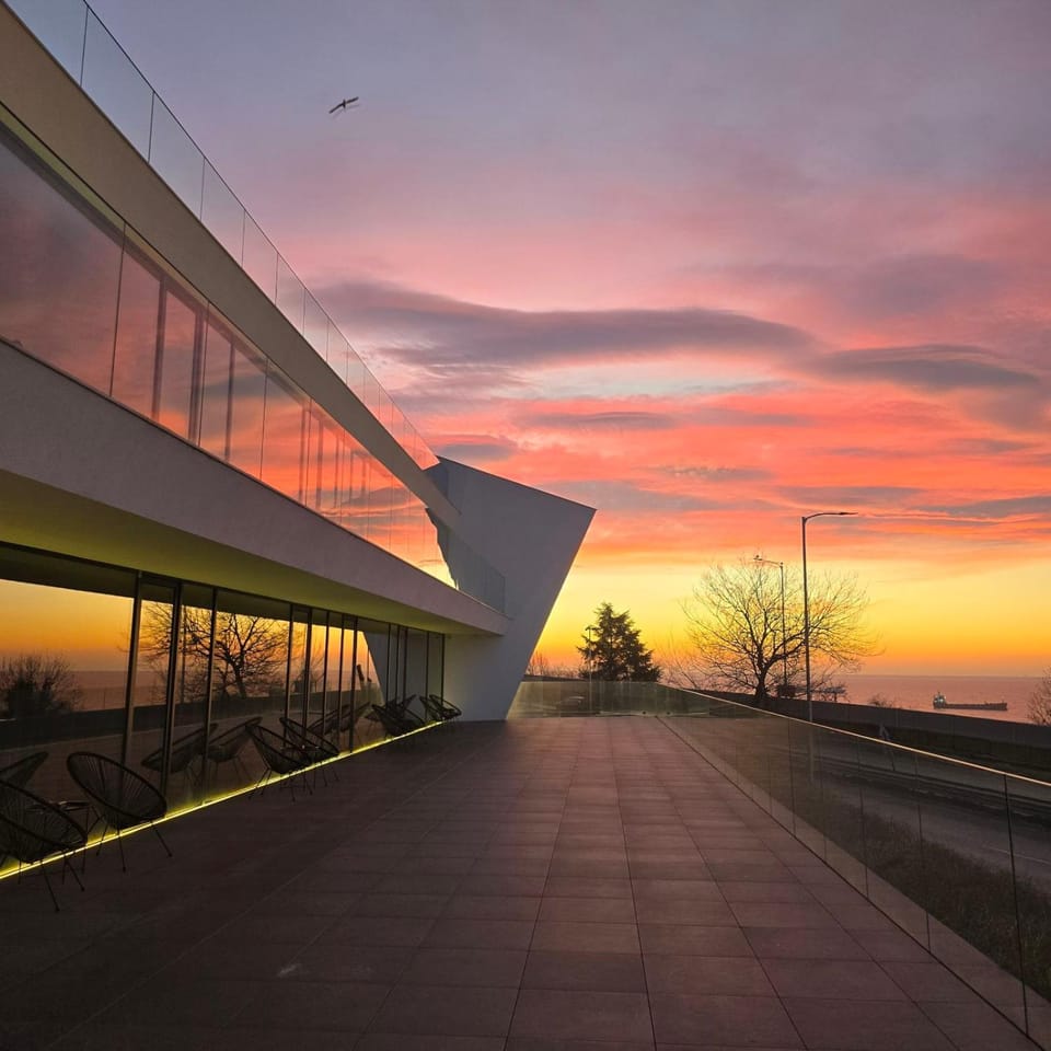 Facade/entrance, Balcony/Terrace, Balcony/Terrace, Sunset
