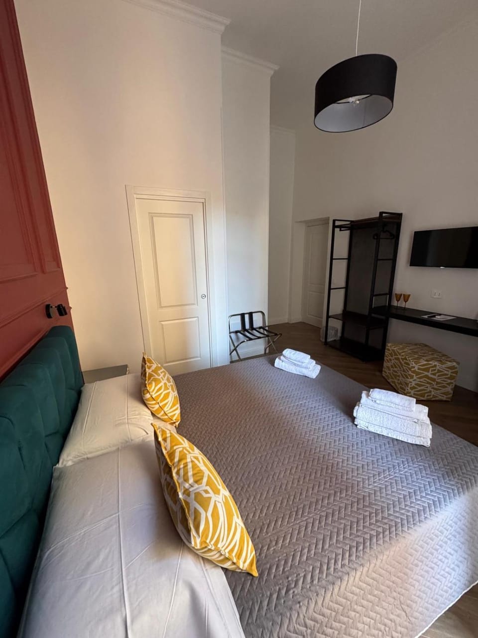 Bed, Bathroom, TV and multimedia, Balcony/Terrace, Photo of the whole room, Decorative detail, Bedroom, furniture, minibar, towels, wardrobe
