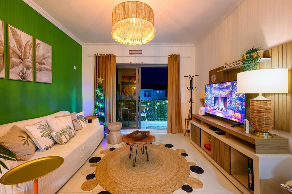 Communal lounge/ TV room, TV and multimedia, Living room, Seating area, Evening entertainment