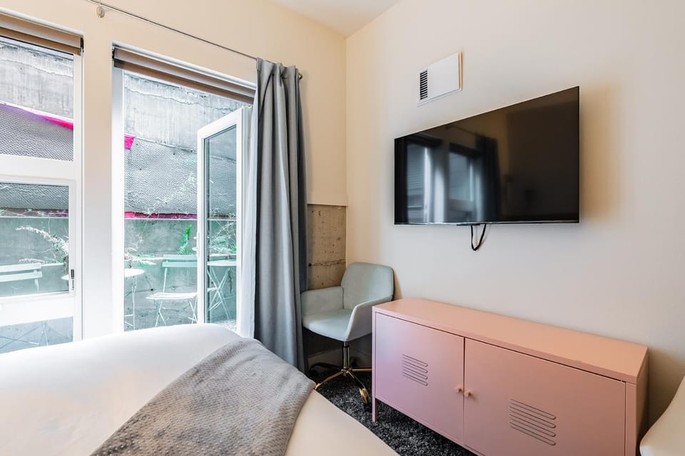 Downtown Edge-Stylish Studio Near Hospitals & Downtown Apartment hotel in Seattle
