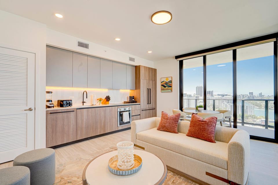 72-1710GP Oceanview Corner 2 Beds & 2 Baths with Beach Club House in Miami Beach