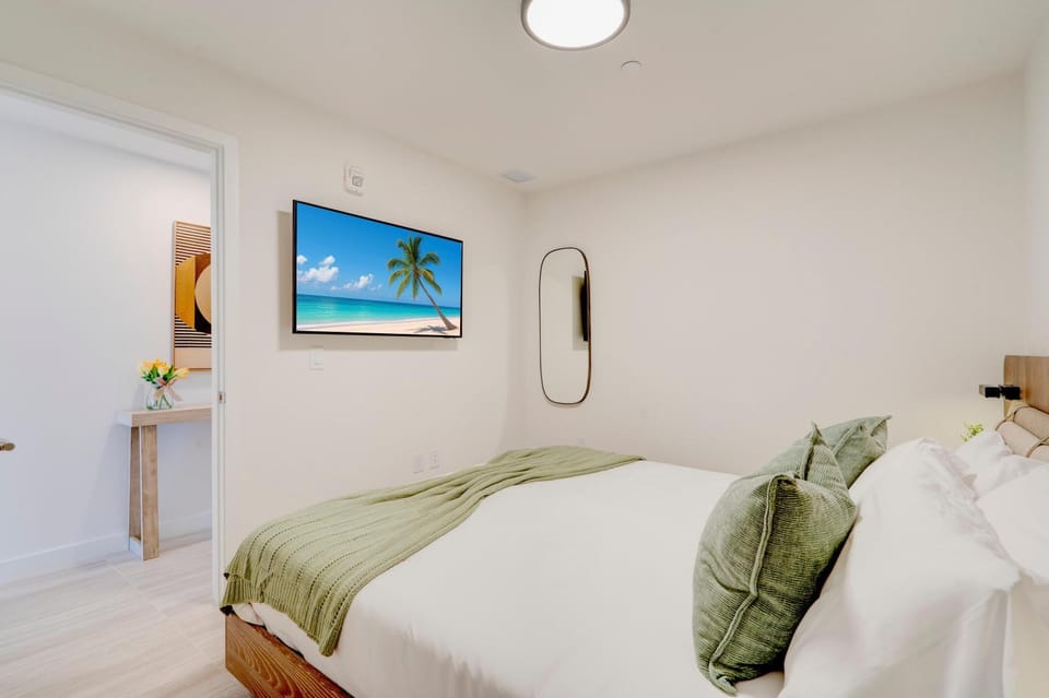 72-605AR Miami Beach Condo 1 Bed & 1 Bath with Beach Club House in Miami Beach
