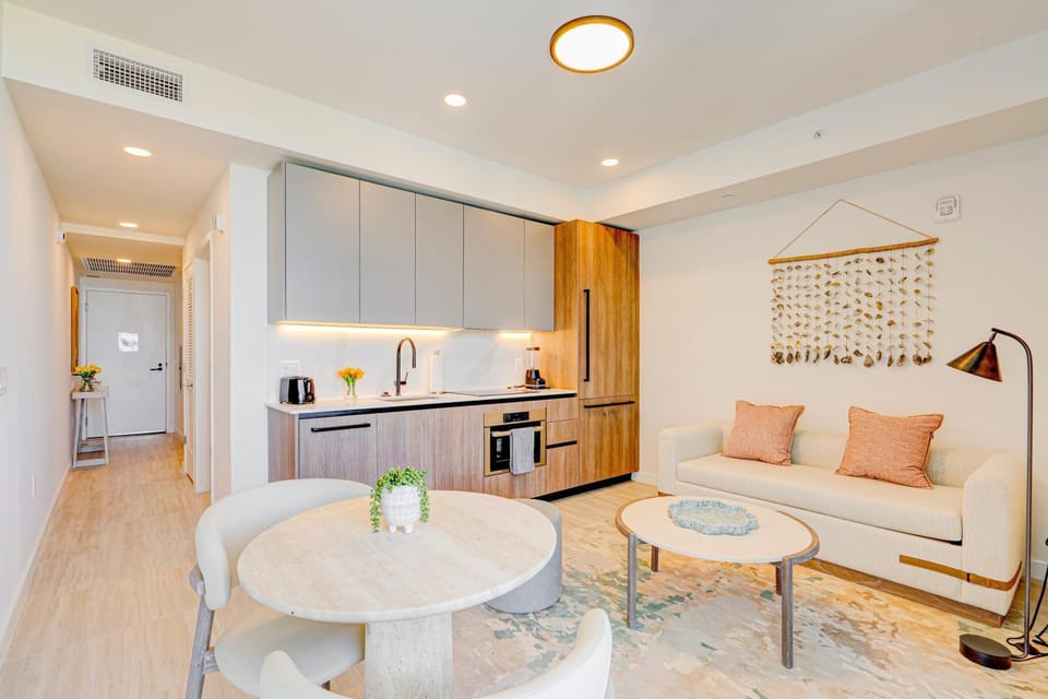 72-605AR Miami Beach Condo 1 Bed & 1 Bath with Beach Club House in Miami Beach