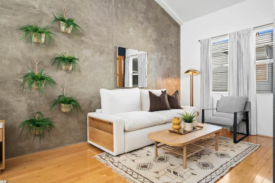Gaslamp Row House - Sleeps 8 Private Garage AC House in San Diego