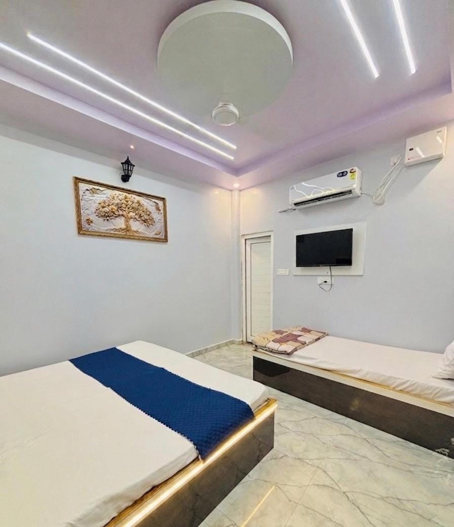 Shri Homestay 800m from kashi vishwanath Vacation rental in Varanasi