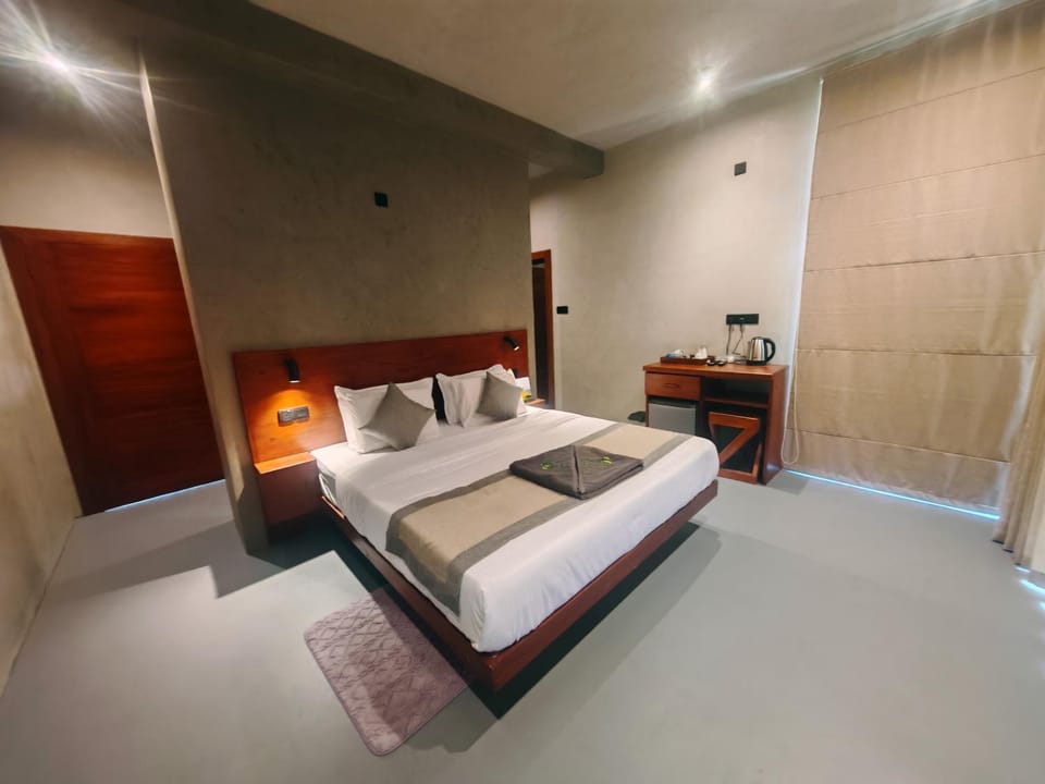 Bed, Bedroom, minibar