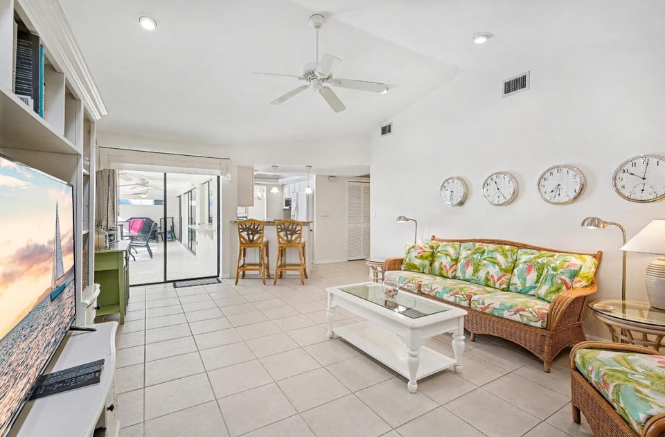 Canalfront Poolside Paradise in Cape Coral FL House in Cape Coral
