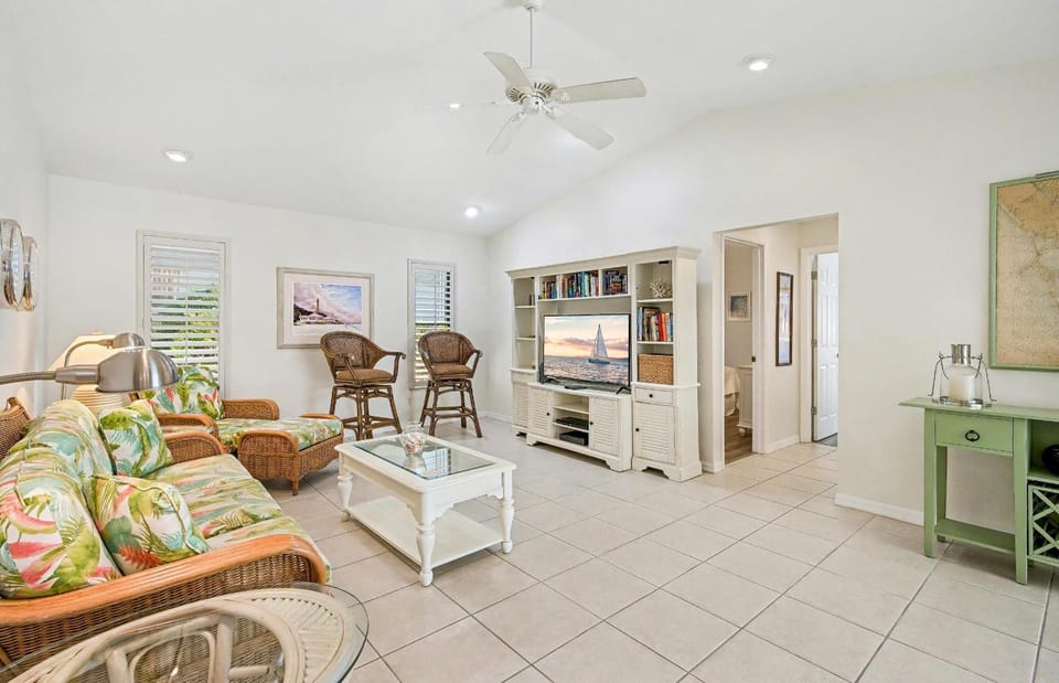 Canalfront Poolside Paradise in Cape Coral FL House in Cape Coral
