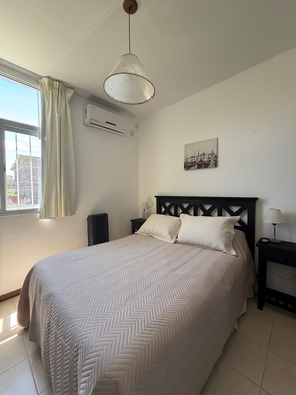 Bed, Photo of the whole room, Bedroom, air conditioner