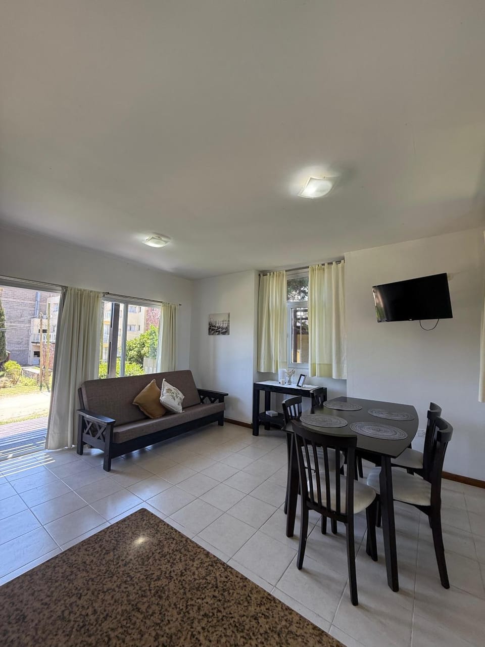 Bed, TV and multimedia, Living room, Dining area