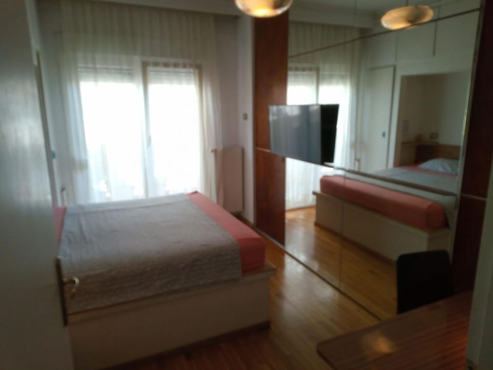 Communal lounge/ TV room, Bed, TV and multimedia, Bedroom