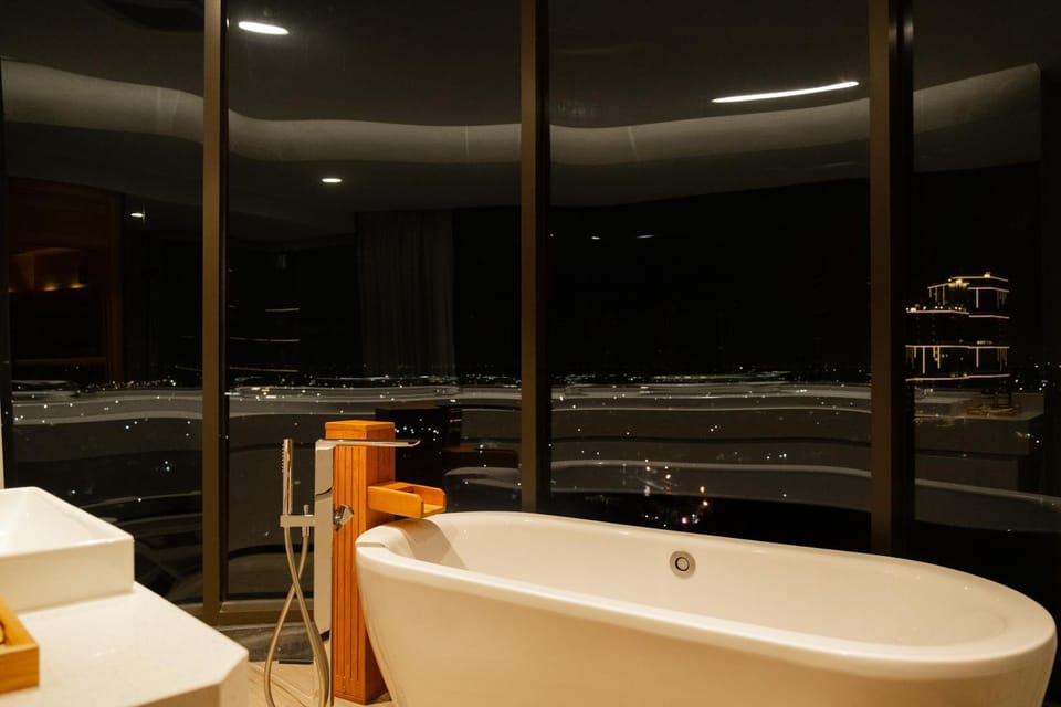 Hot Tub, Bath