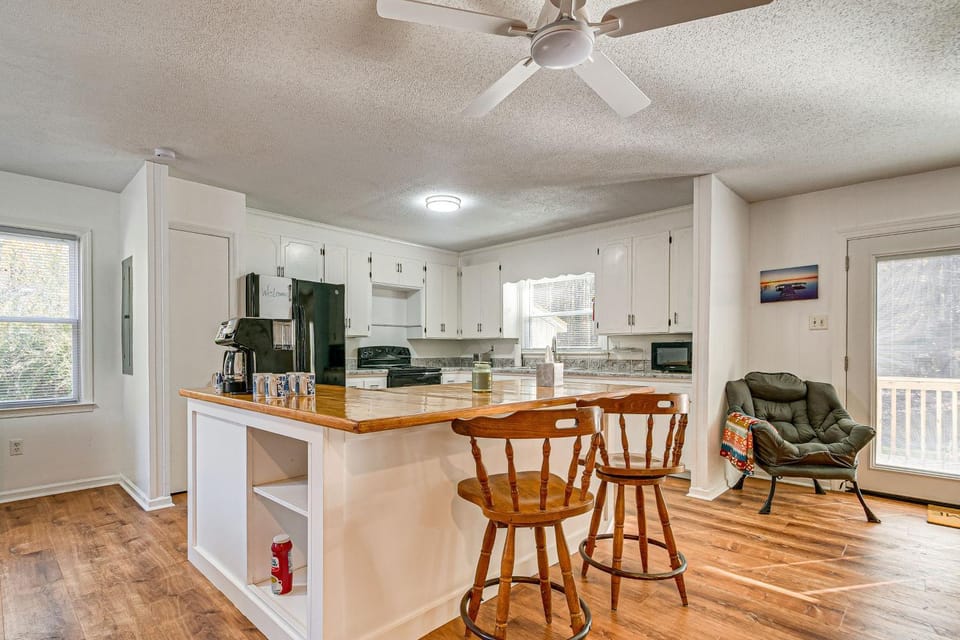 2 Mi to Lake Gaston: Wooded Family Home w/ Deck House in Lake Gaston