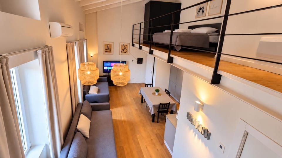 Communal lounge/ TV room, Bed, TV and multimedia, Kitchen or kitchenette, Living room, Photo of the whole room, Seating area, Evening entertainment, Bedroom