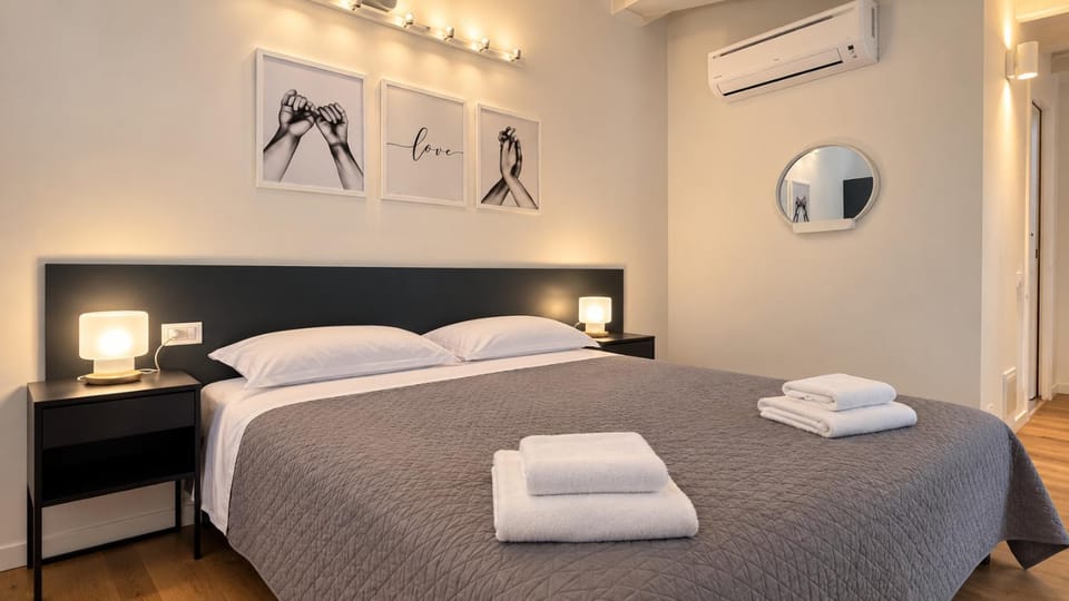 Bed, Photo of the whole room, Bedroom, towels, air conditioner