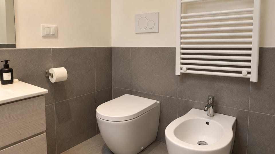 Toilet, Bathroom