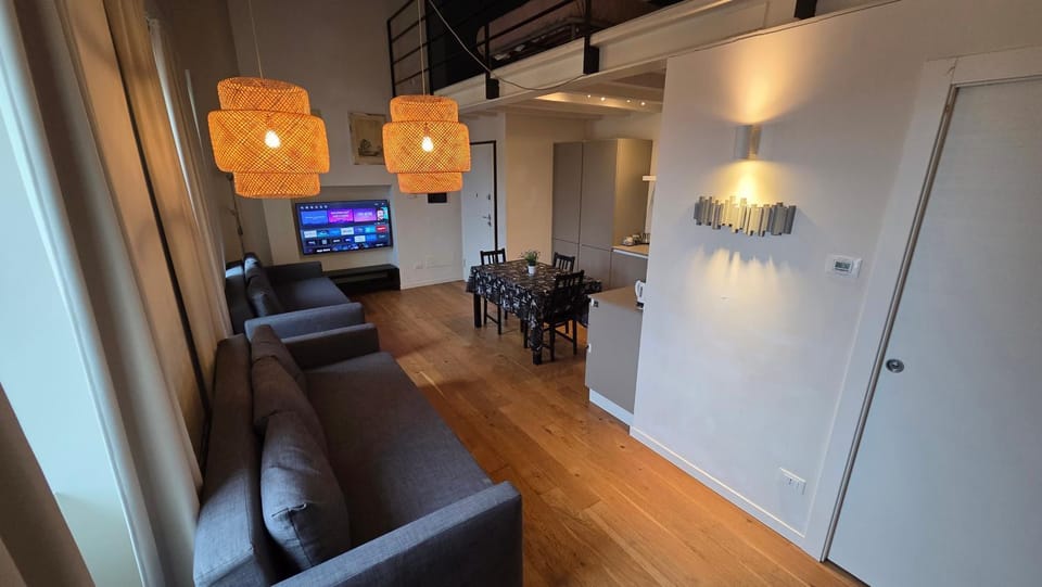 TV and multimedia, Kitchen or kitchenette, Living room, Seating area