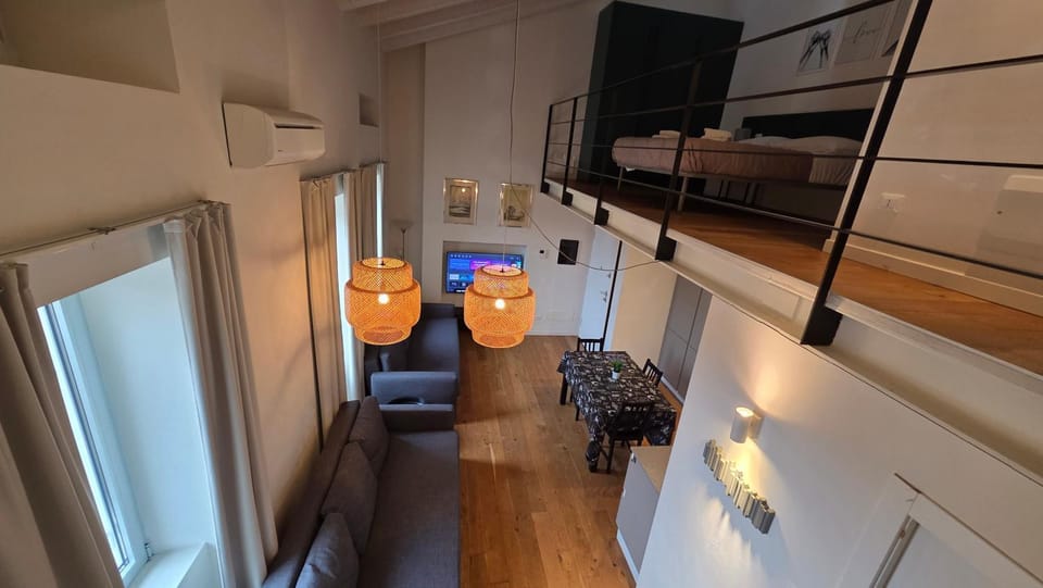 TV and multimedia, Kitchen or kitchenette, Living room, Seating area, Dining area