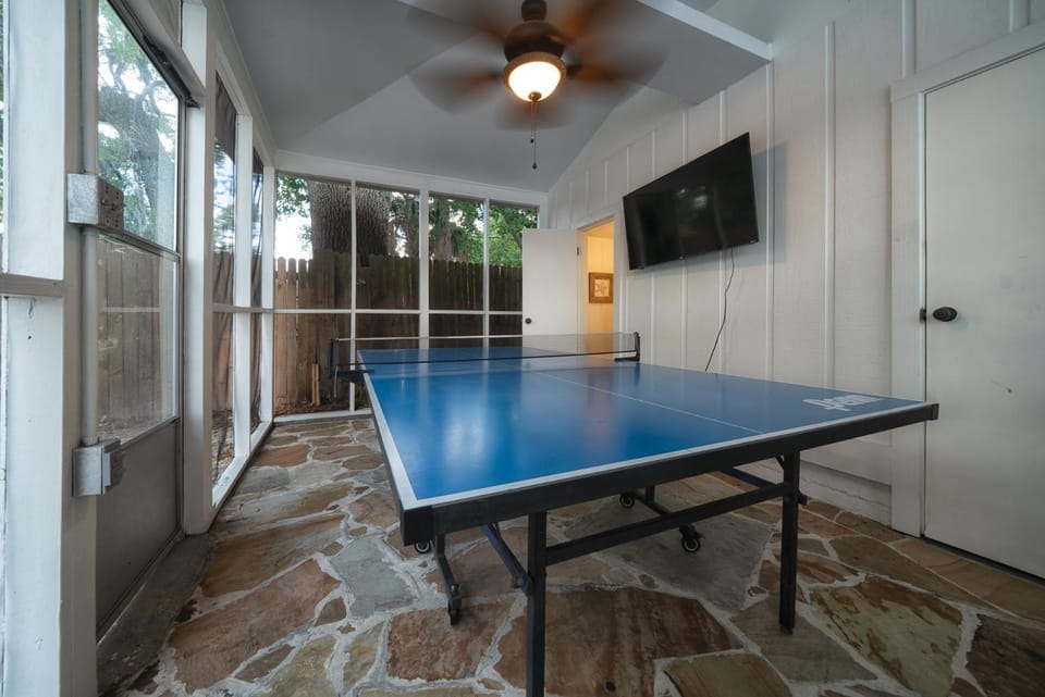 Table tennis