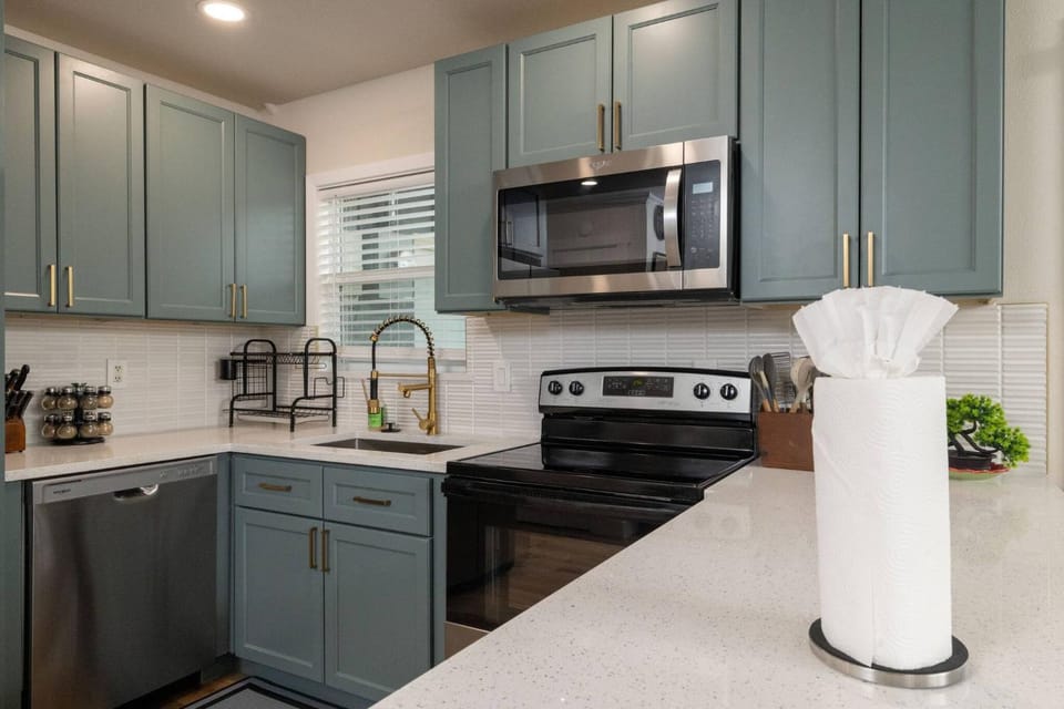 Kitchen or kitchenette, Seating area