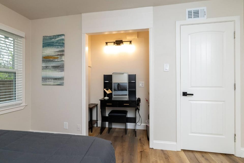 Seating area, Bedroom, furniture