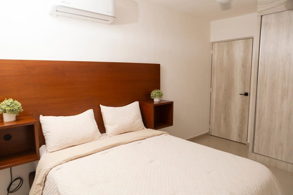 Bed, Photo of the whole room, Bedroom, wardrobe, air conditioner