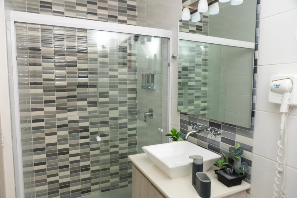 Shower, Bathroom, towels