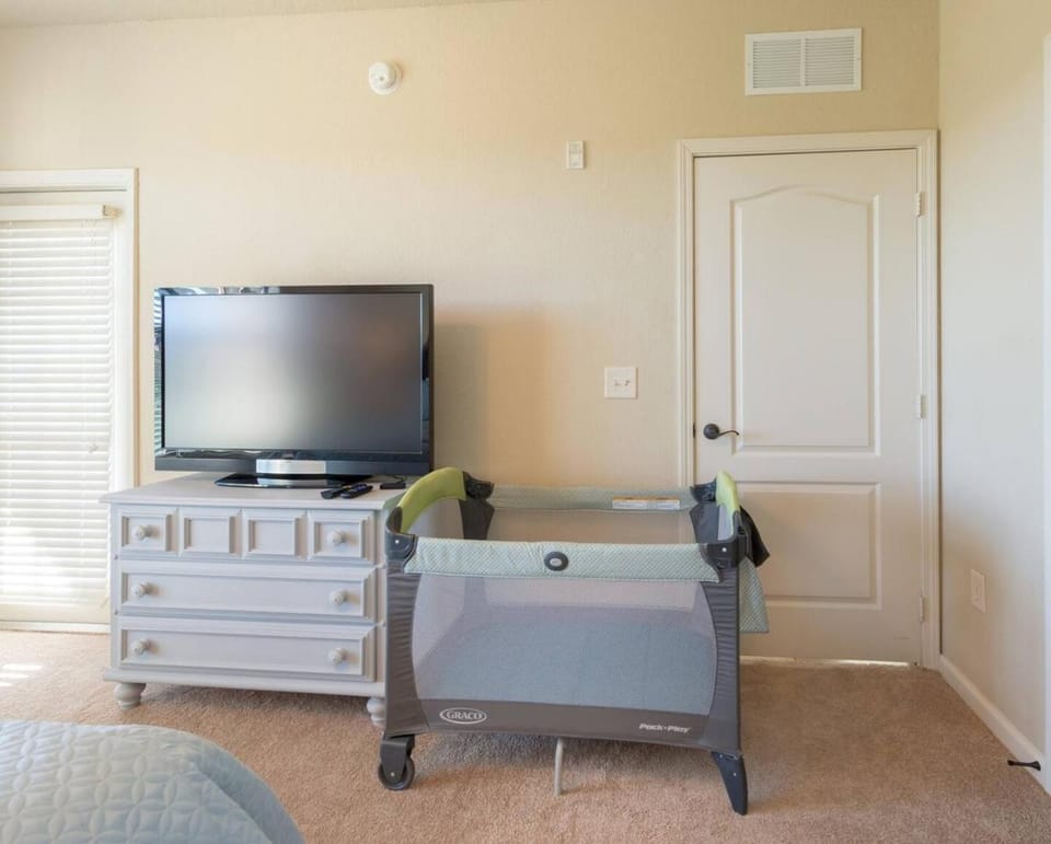 3BR Disney Condo | 3 En-Suites + Pools Apartment in Four Corners
