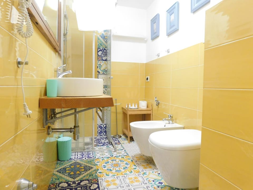 Shower, Bathroom, hair dryier