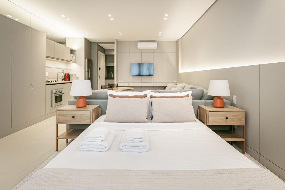 Bed, Kitchen or kitchenette, Photo of the whole room, Bedroom, towels, air conditioner