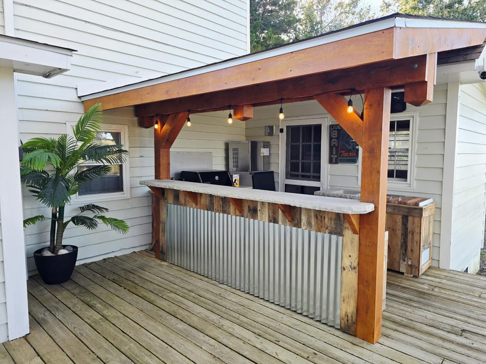 Historic Old Oak Cottage-Great water views! House in Harkers Island