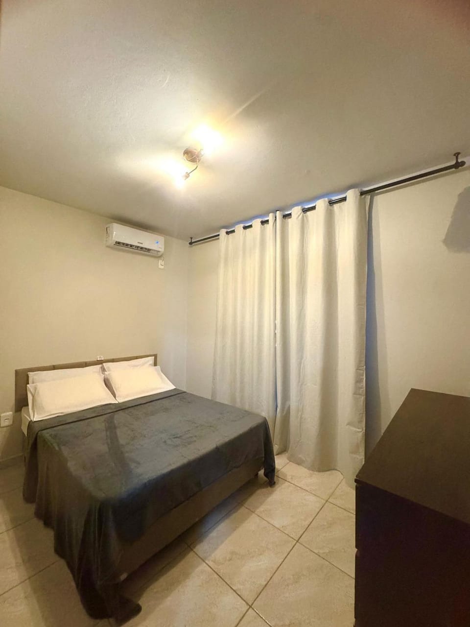 Bed, Photo of the whole room, Bedroom, air conditioner