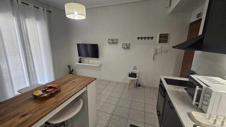 TV and multimedia, Seating area, microwave, oven, stove