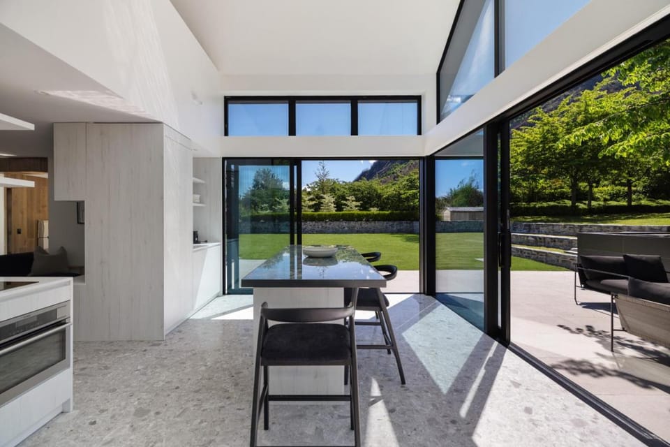 Seating area, Dining area