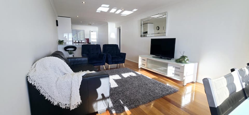 Communal lounge/ TV room, TV and multimedia, Living room, Seating area