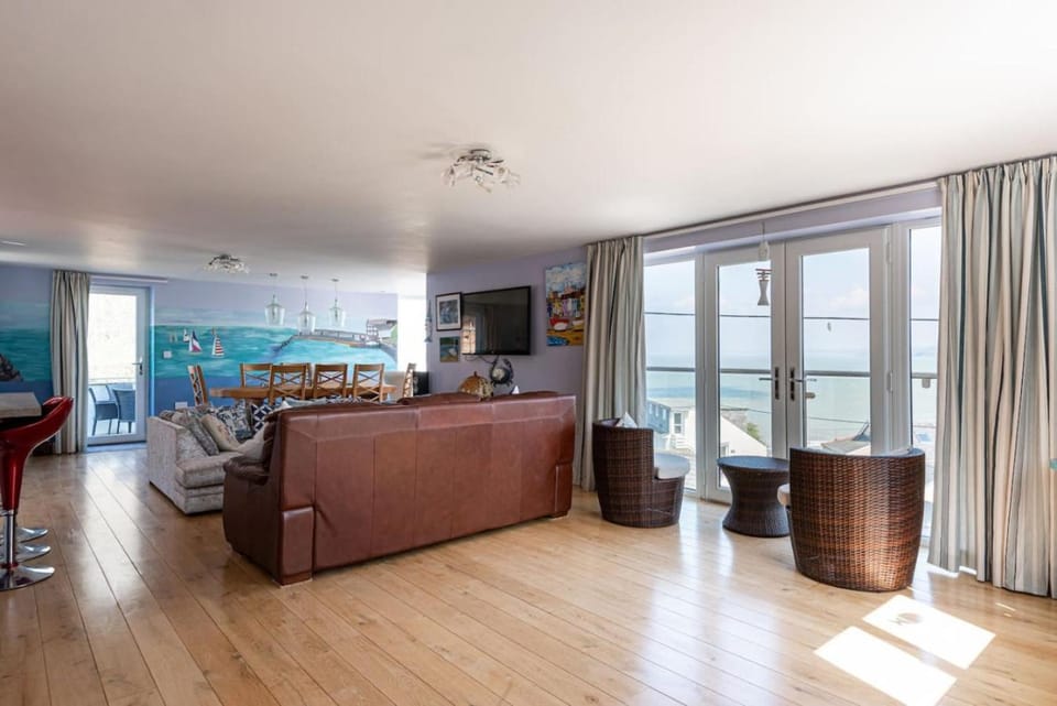 Stunning 5 En Suite Bedrooms Home with Sea Views House in New Quay