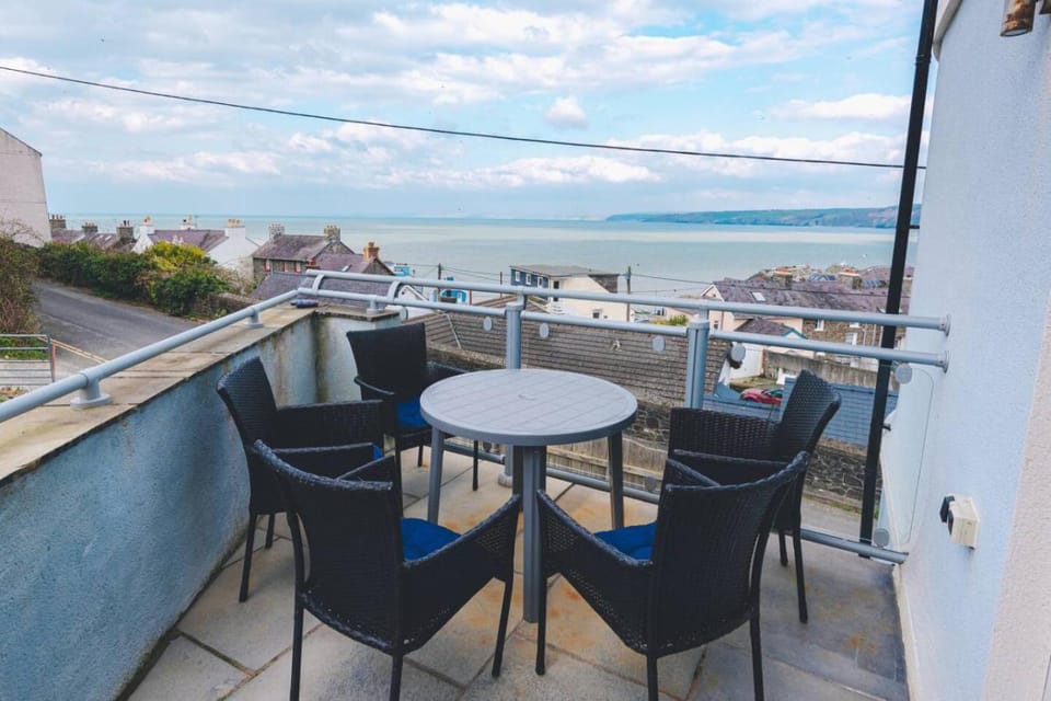 Stunning 5 En Suite Bedrooms Home with Sea Views House in New Quay