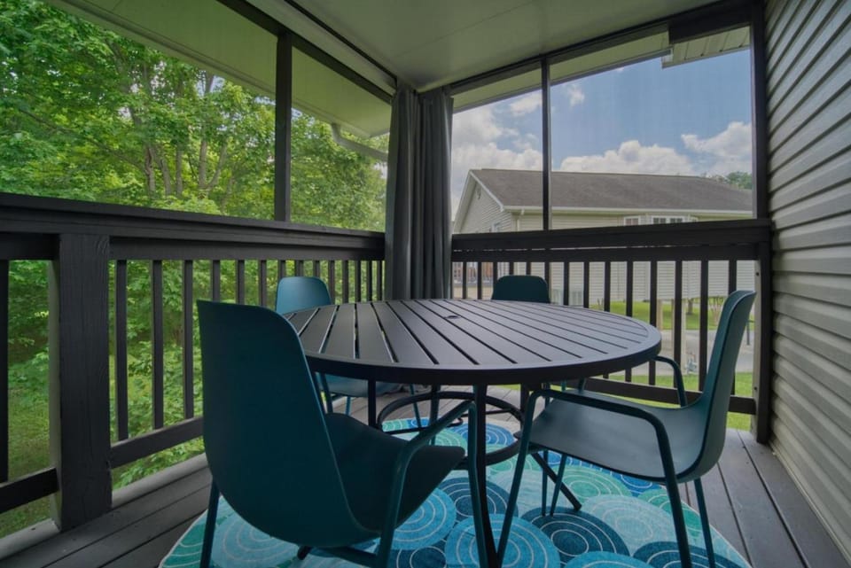 Patio, Dining area