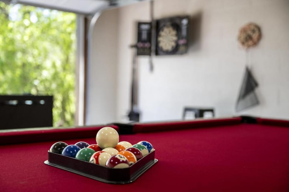 Billiard, Game Room