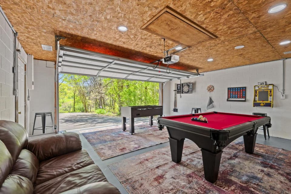 Billiard, Game Room