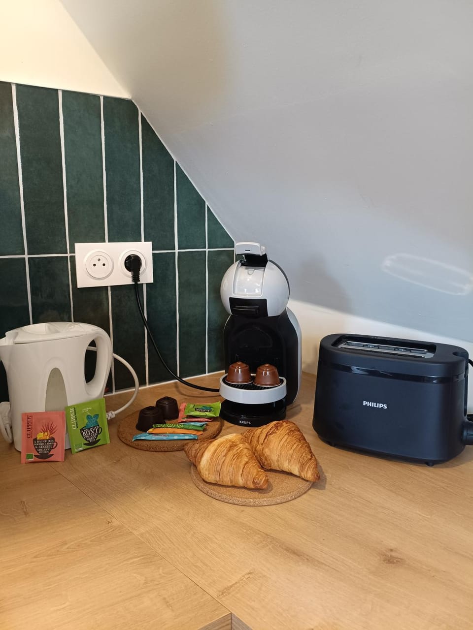 Coffee/tea facilities, Kitchen or kitchenette, Food and drinks, toaster
