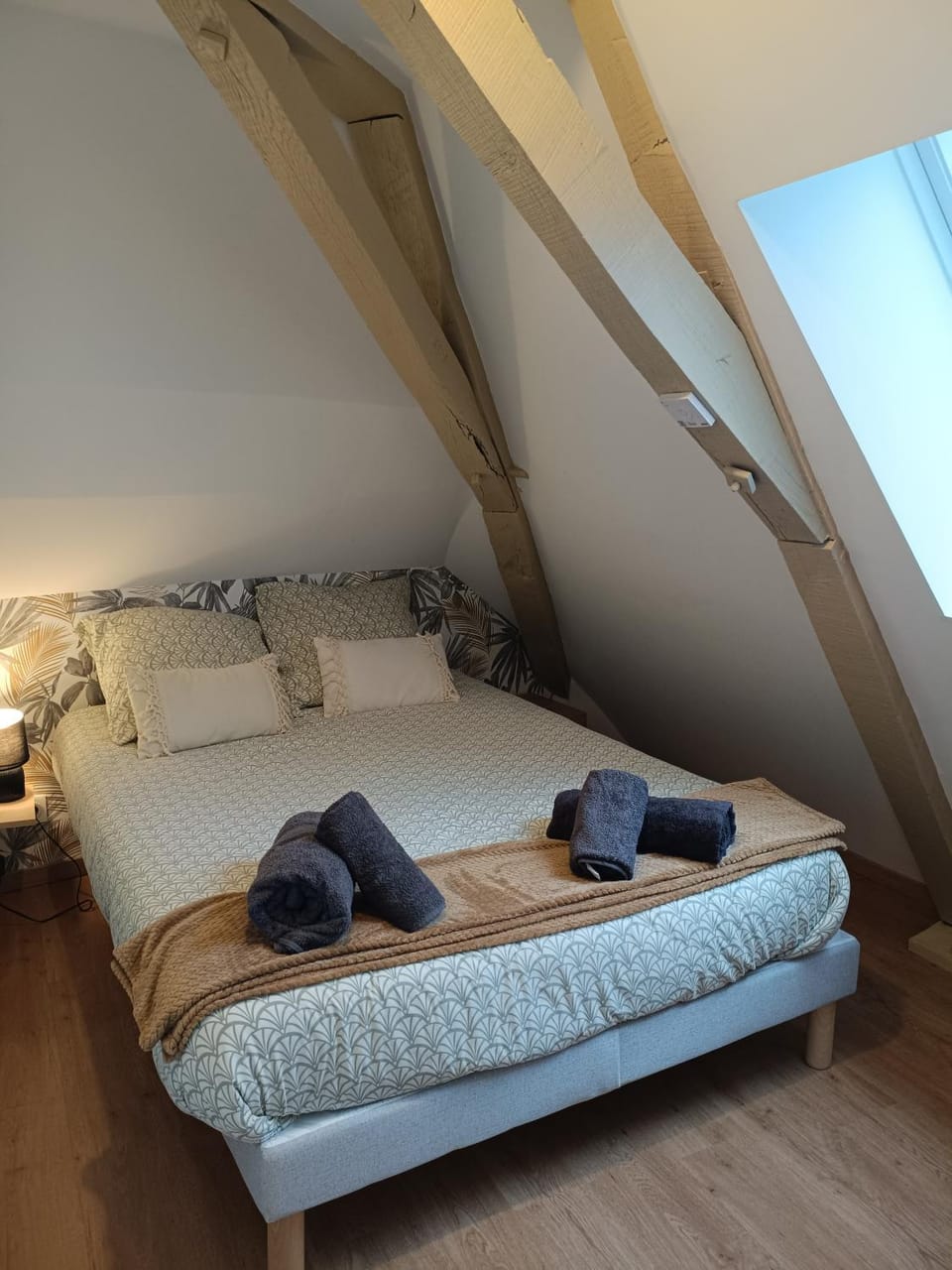Bed, Photo of the whole room, Bedroom, towels