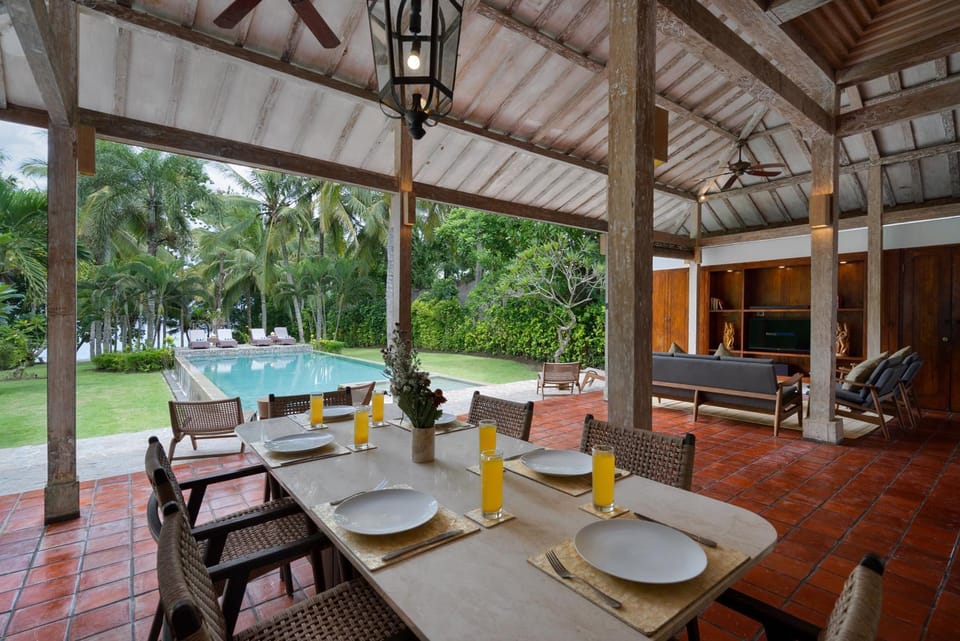 Property building, View (from property/room), Dining area