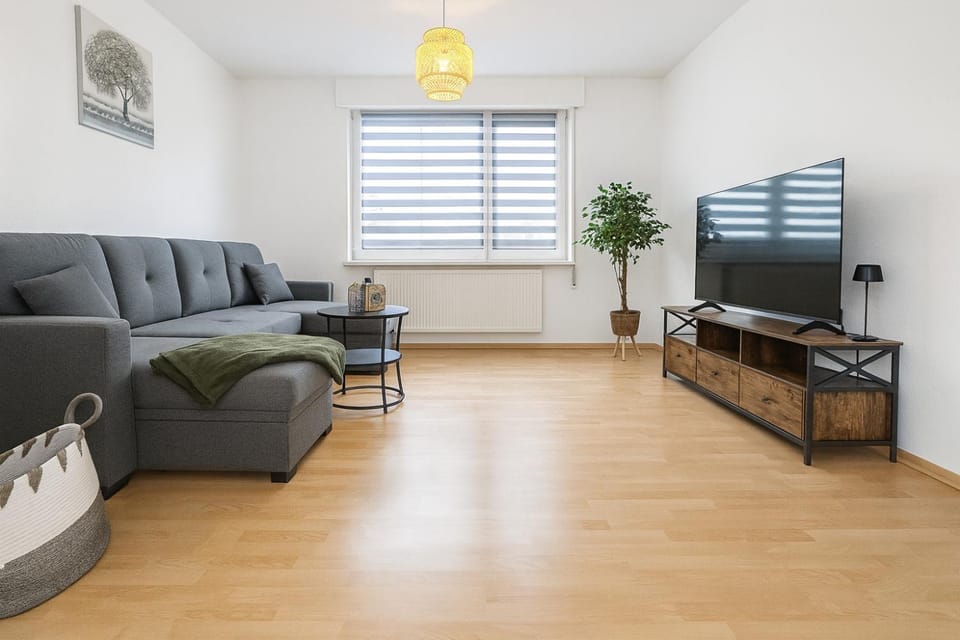 C&V A01 5 Personen 3 Zimmer Zentral WLAN Smart TV Boxspringbett Apartment in Kaiserslautern