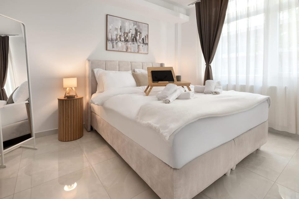 Bed, Photo of the whole room, Bedroom, towels