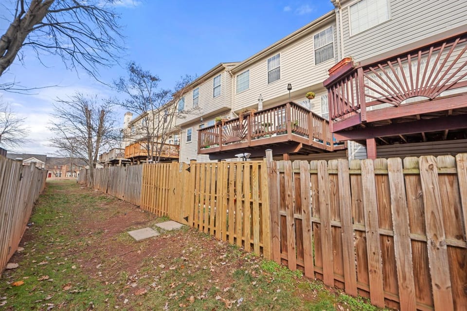 Fireplace • BBQ Grill • Patio • Treadmill Apartment in Centreville