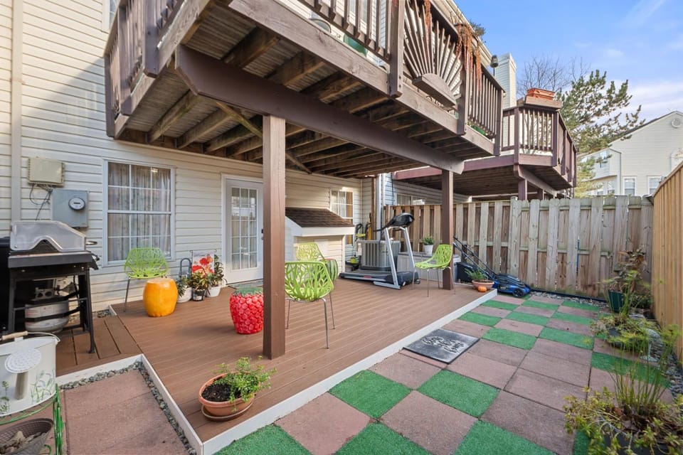Fireplace • BBQ Grill • Patio • Treadmill Apartment in Centreville