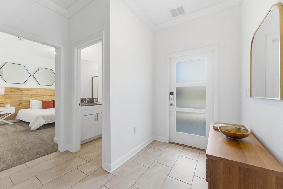 Chic 4BR Disney Retreat with Pool Mickey Rooms House in Kissimmee