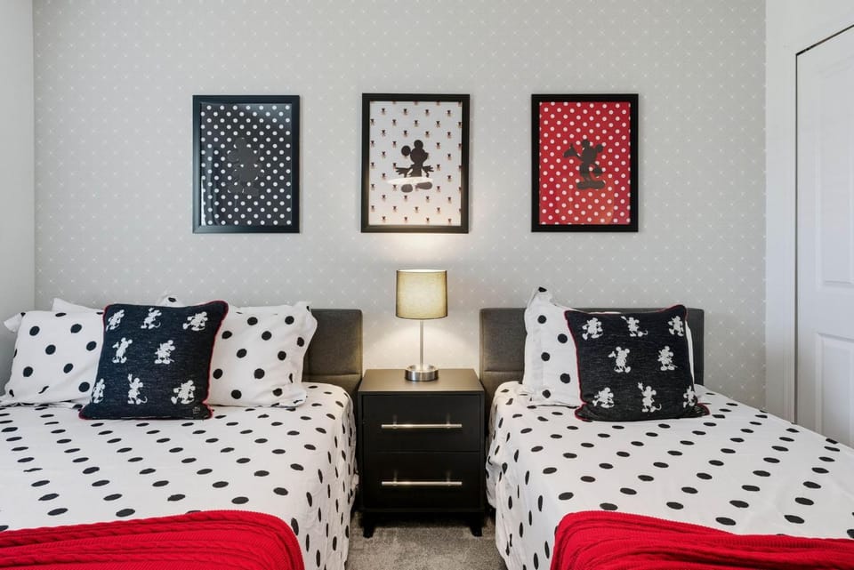 Chic 4BR Disney Retreat with Pool Mickey Rooms House in Kissimmee