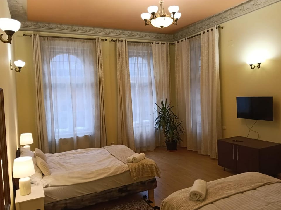 Bed, TV and multimedia, Photo of the whole room, Bedroom